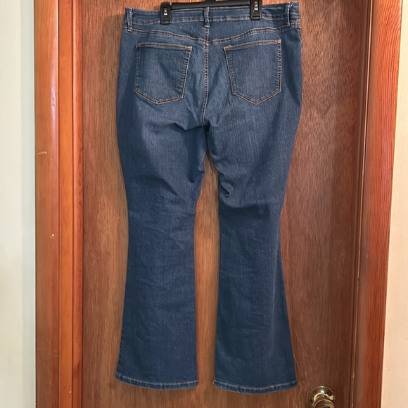 Style & Co curvy bootcut blue jeans. Size 14 - Picture 2 of 7